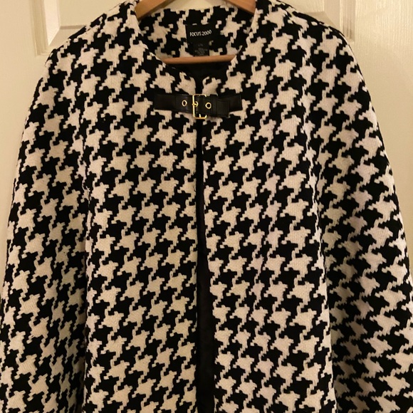 Focus 2020 Black/White cape - Picture 1 of 6